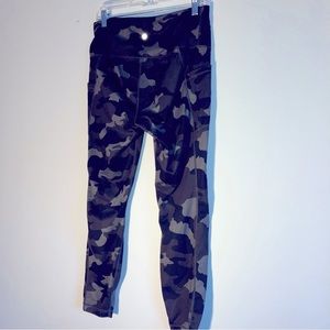 90 Degree Green Camouflage size L Athletic leggings, Excellent Condition.